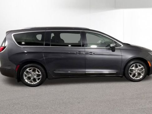 Used 2020 Chrysler Pacifica Limited w/ Advanced Safetytec Group image 11