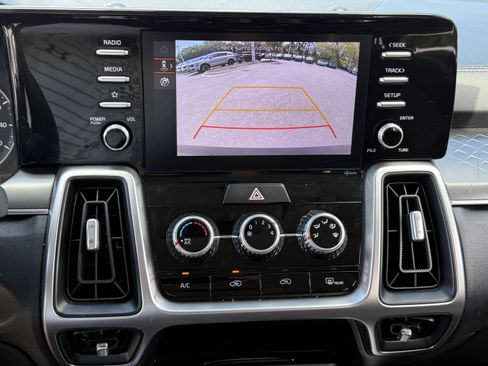 Used 2022 Kia Sorento LX FWD image 16