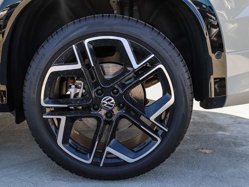 New 2026 Volkswagen Tiguan SEL R-Line image 10