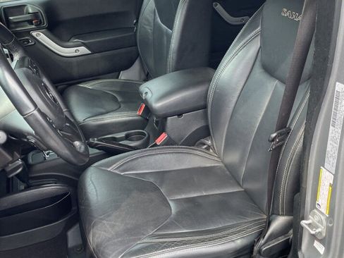 Used 2018 Jeep Wrangler Unlimited Sahara w/ Connectivity Group image 14