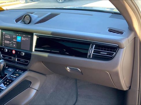 Used 2023 Porsche Macan image 16