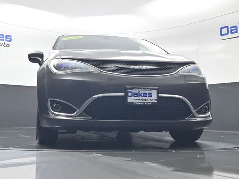 Used 2019 Chrysler Pacifica Touring-L FWD image 39