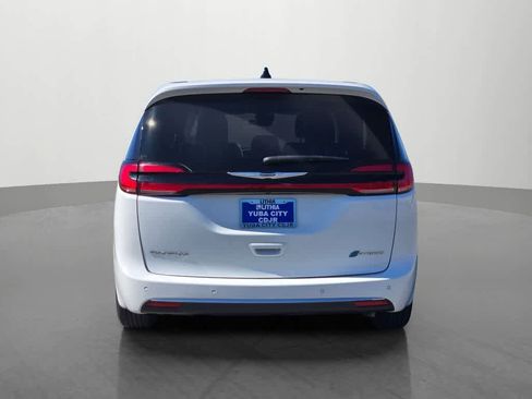 Used 2023 Chrysler Pacifica Touring-L FWD image 5