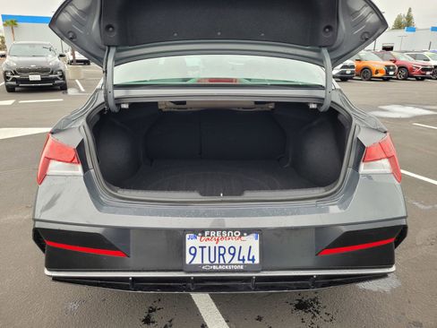 Used 2025 Hyundai Elantra SEL image 27