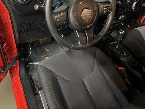 Used 2015 Jeep Wrangler Unlimited Sport w/ Quick Order Package 24S AWD/4WD image 21