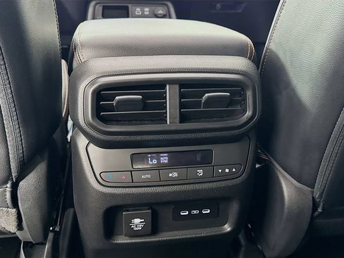 Used 2025 Honda Pilot TrailSport image 33