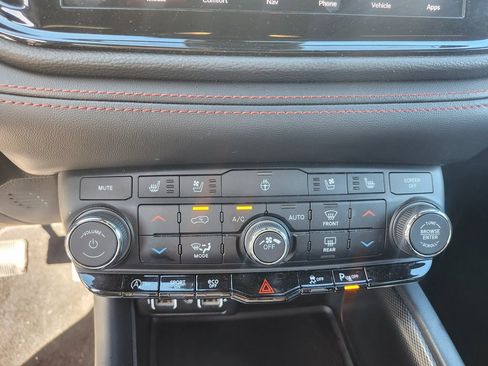 Used 2024 Dodge Durango GT image 18