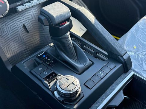 New 2025 Toyota Tacoma TRD Off-Road image 18