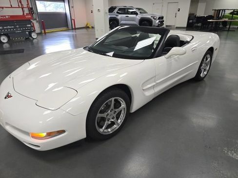 Used 2001 Chevrolet Corvette Convertible w/ Preferred Equipment Group2 RWD image 23