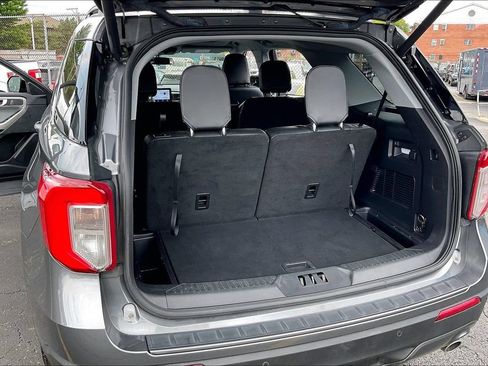 Certified 2022 Ford Explorer XLT w/ Equipment Group 202A AWD/4WD image 28