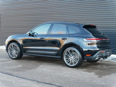 Used 2025 Porsche Macan image 3