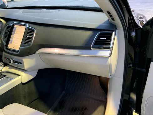 Used 2017 Volvo XC90 T5 Momentum w/ Vision Package image 19