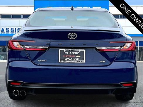Used 2025 Toyota Camry SE image 6