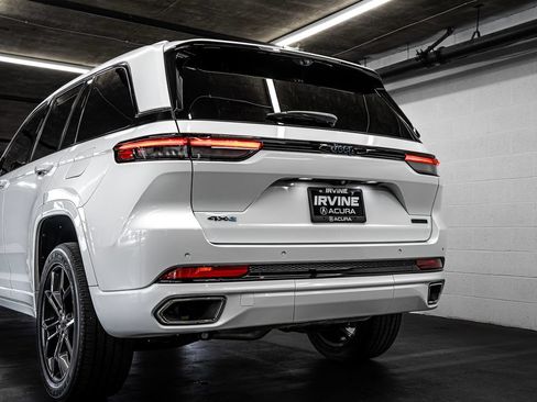 Used 2023 Jeep Grand Cherokee 30th Anniversary AWD/4WD image 16