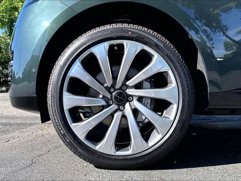 New 2026 Land Rover Range Rover Long Wheelbase SE AWD/4WD image 14