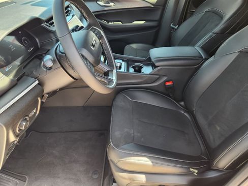 New 2025 Jeep Grand Cherokee Altitude image 9