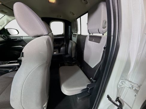 Used 2022 Toyota Tacoma SR5 w/ Technology Package RWD image 24