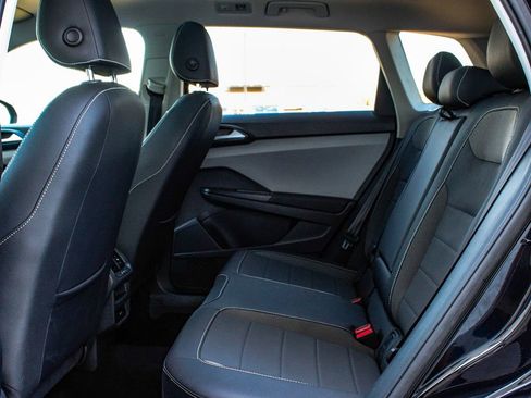 Used 2023 Volkswagen Taos SE w/ Panoramic Sunroof Package image 33