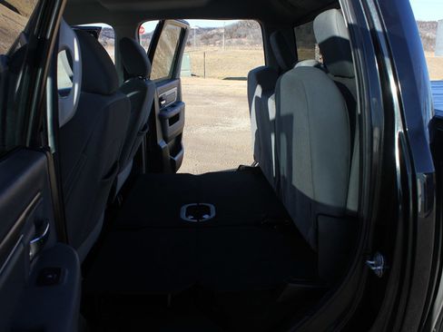 Used 2018 RAM 1500 Classic SLT image 44