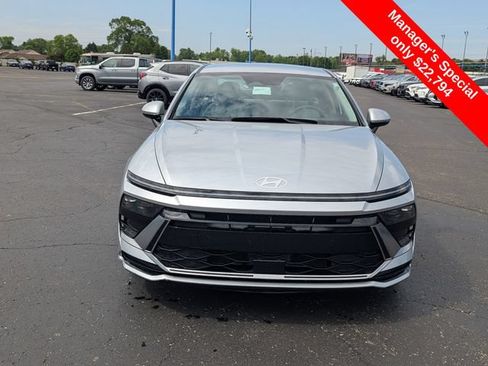 Used 2025 Hyundai Sonata SEL FWD image 2