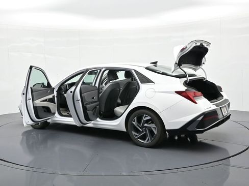 Used 2024 Hyundai Elantra Limited image 32