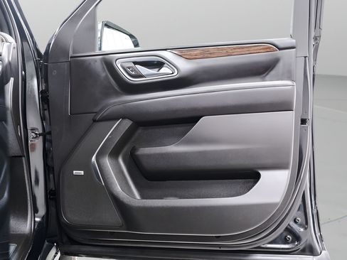 Used 2023 Chevrolet Suburban Premier AWD/4WD image 32