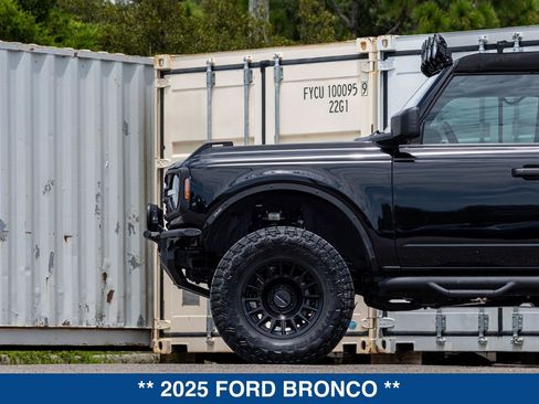 Used 2025 Ford Bronco Badlands AWD/4WD image 44