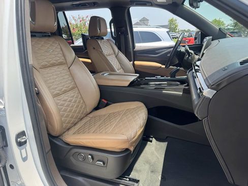 Used 2021 Cadillac Escalade ESV Sport RWD image 13