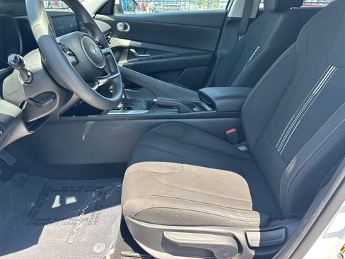 Used 2023 Hyundai Elantra SEL w/ Preferred Accessory Package FWD image 10