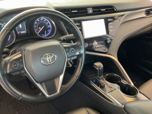 Used 2019 Toyota Camry SE FWD image 22