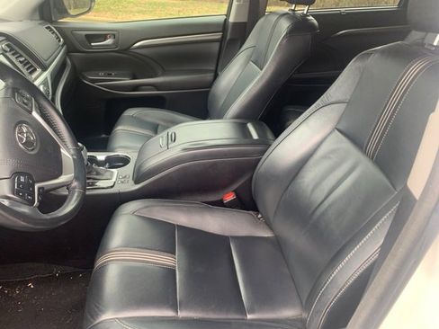Used 2017 Toyota Highlander SE image 14