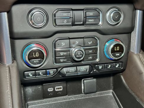 Used 2024 GMC Yukon SLT w/ SLT Luxury Package AWD/4WD image 45