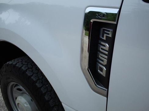 Used 2019 Ford F250 XL w/ Power Equipment Group RWD image 9
