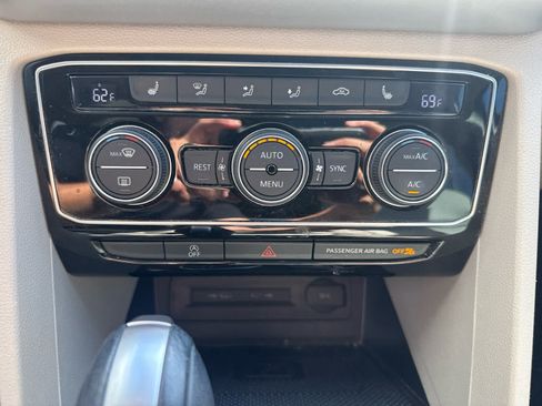 Certified 2023 Volkswagen Atlas SE w/ Panoramic Sunroof Package FWD image 14