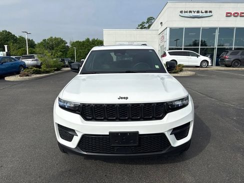 Certified 2025 Jeep Grand Cherokee Altitude AWD/4WD image 12