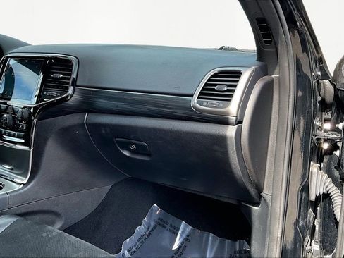 Used 2020 Jeep Grand Cherokee Altitude image 17