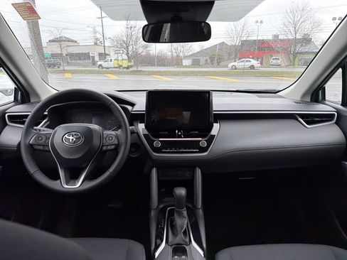 Used 2024 Toyota Corolla Cross LE image 10