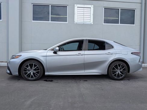 Used 2023 Toyota Camry SE FWD image 2