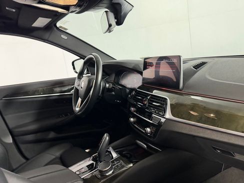 Used 2023 BMW 530i w/ Convenience Package RWD image 33
