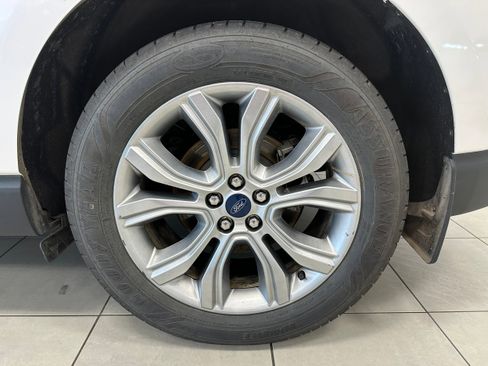 Used 2019 Ford Edge Titanium w/ Cold Weather Package AWD/4WD image 8