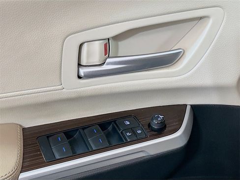 Used 2024 Toyota Sienna XLE image 15