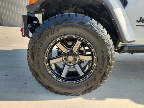 Used 2022 Jeep Wrangler Unlimited Sahara w/ Cold Weather Group AWD/4WD image 33