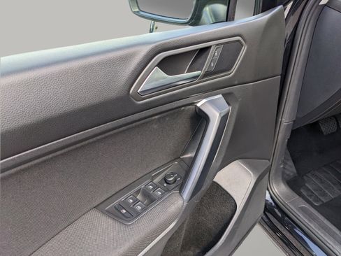 Used 2021 Volkswagen Tiguan S FWD image 19