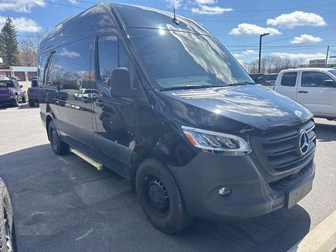 Used 2025 Mercedes-Benz Sprinter 2500 image 13