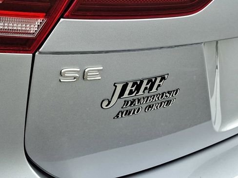 Certified 2022 Volkswagen Tiguan SE w/ Panoramic Sunroof Package image 34