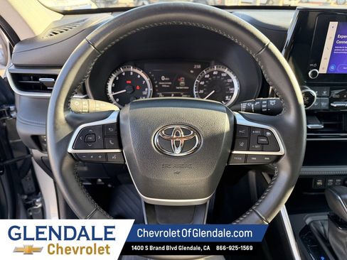 Used 2023 Toyota Highlander L image 9