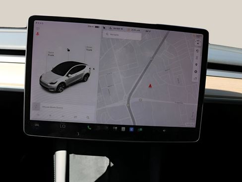 Used 2021 Tesla Model Y Long Range AWD/4WD image 23