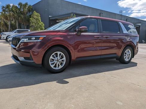 Used 2022 Kia Carnival LX image 10