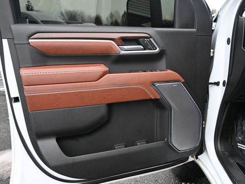 Used 2024 GMC Sierra 3500 Denali Ultimate image 22