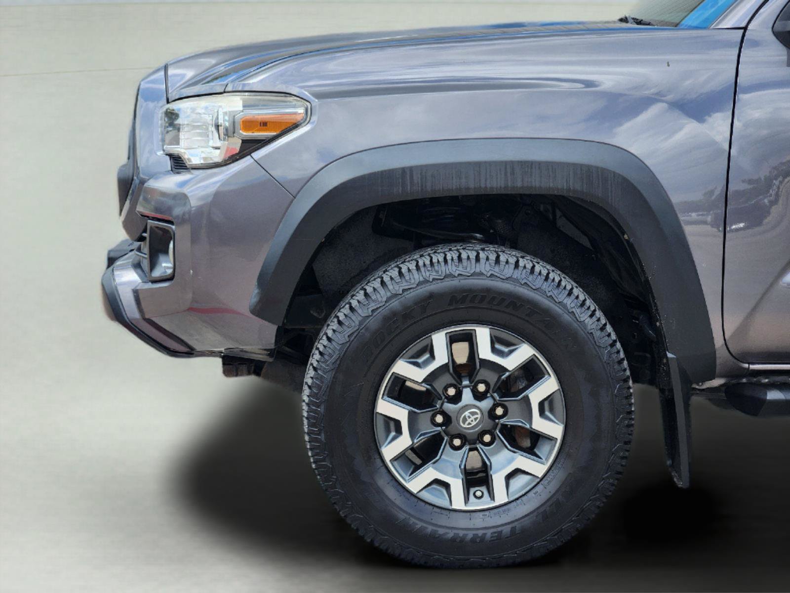 Used 2017 Toyota Tacoma TRD Off-Road w/ Premium & Technology Package AWD/4WD image 9
